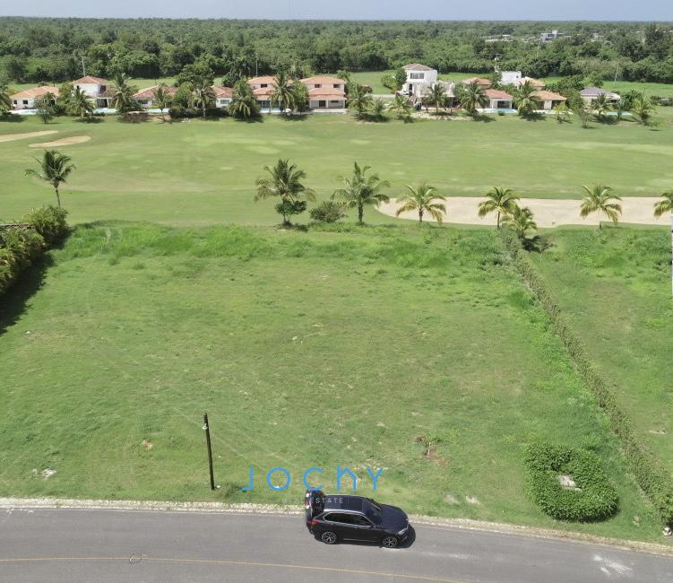Jochy Real Estate vende terreno en La Estancia Golf Resort La Romana R Foto 7228638-2.jpg