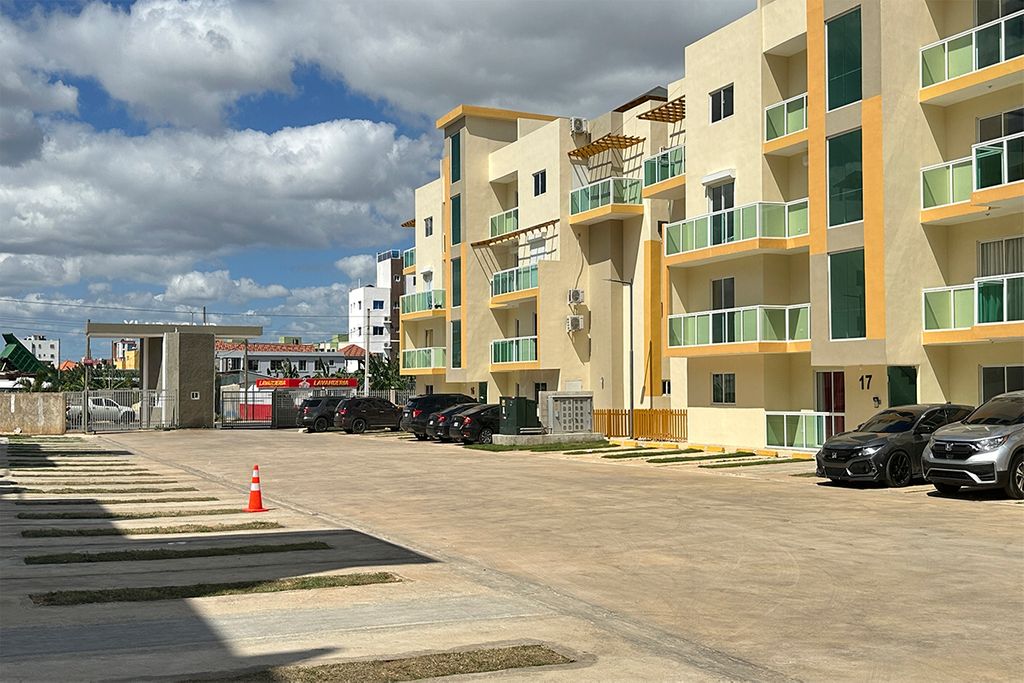 Apartamentos ubicados en La Autopista de San Isidro con acceso a la Av Foto 7229025-1.jpg