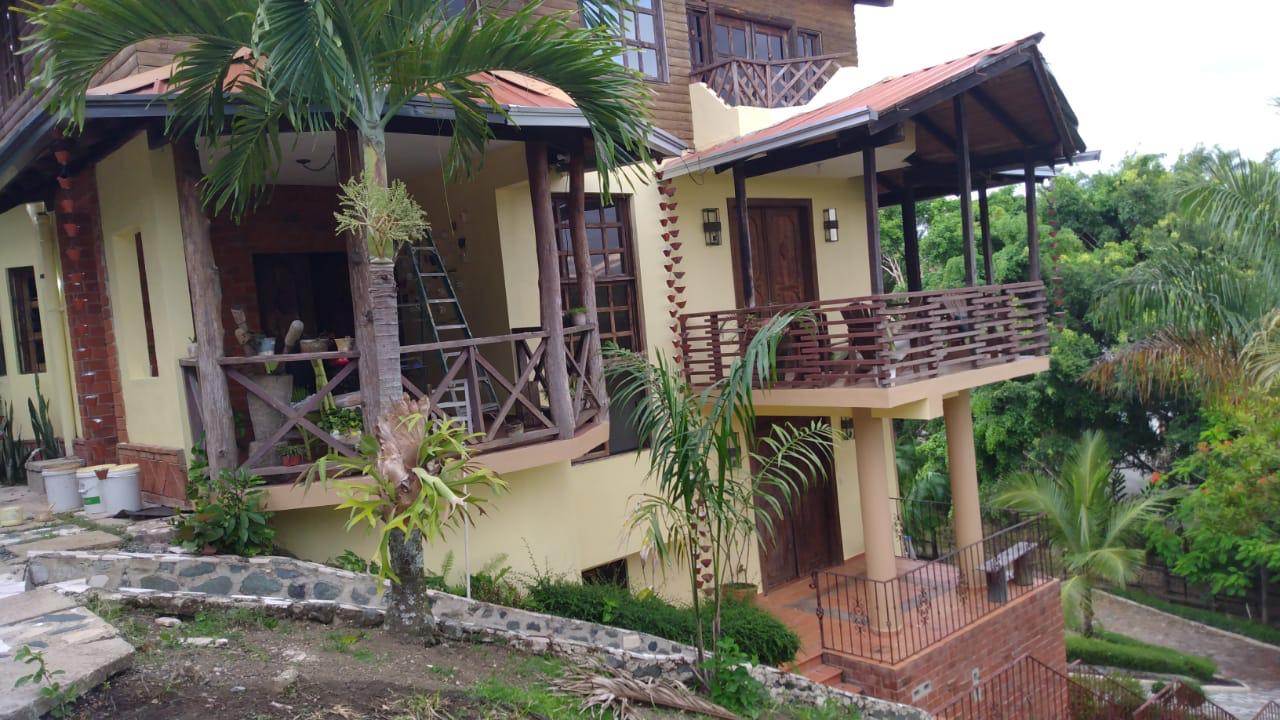 Gran Villa en Venta en Jarabacoa Foto 7231611-3.jpg