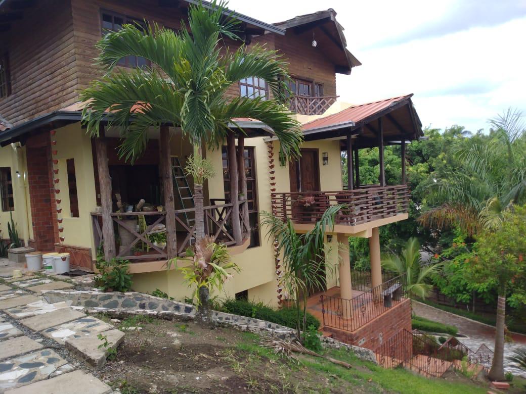 Gran Villa en Venta en Jarabacoa Foto 7231611-5.jpg