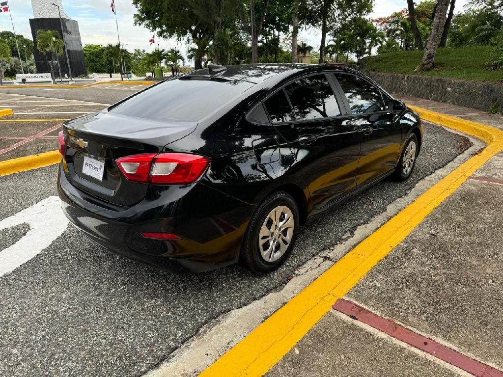 Chevrolet Cruze negro 2019 impecable  Foto 7232075-4.jpg