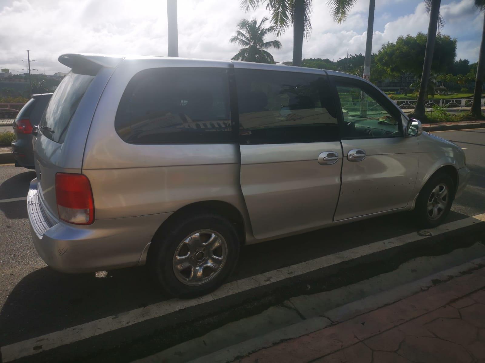 Vendo mi Kia Sedona 2005 de oportunidad Foto 7232683-j2.jpg