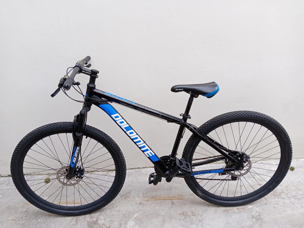 Vendo Bicicleta marca Dolomite negra con detalles azules poco usada Foto 7234011-1.jpg
