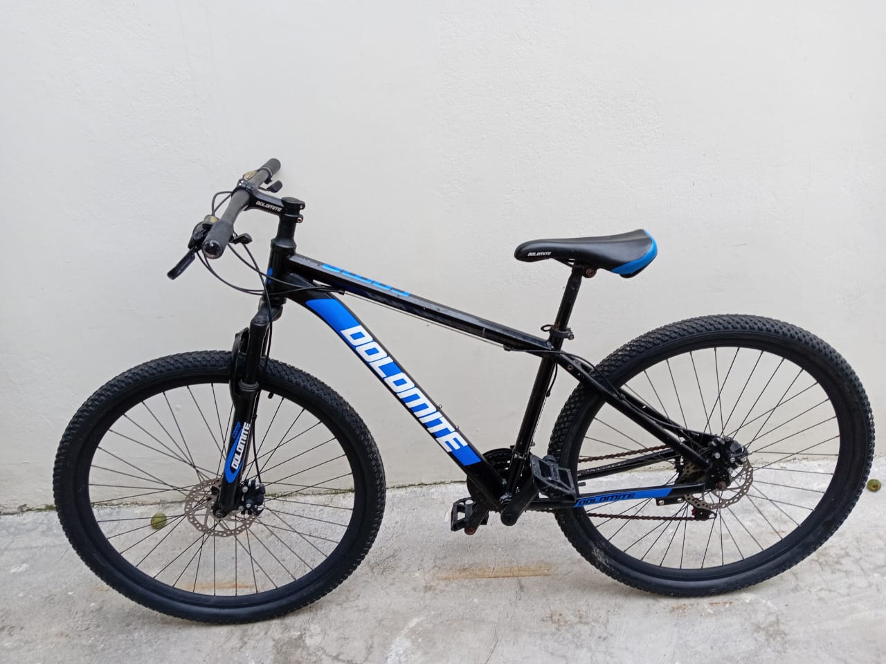 Vendo Bicicleta marca Dolomite negra con detalles azules poco usada Foto 7234011-2.jpg