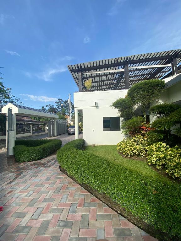 Vendo en Jarabacoa mansion amueblada con paneles solares y pozo tubula Foto 7235448-2.jpg