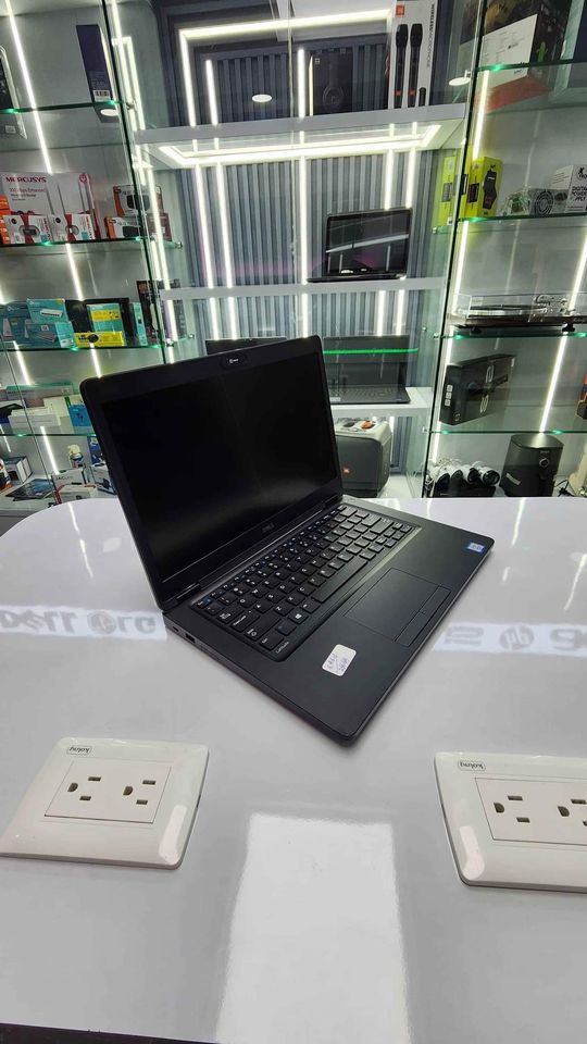 Laptop Dell pantalla 14 touch i5 de 6ta generación Foto 7235518-2.jpg