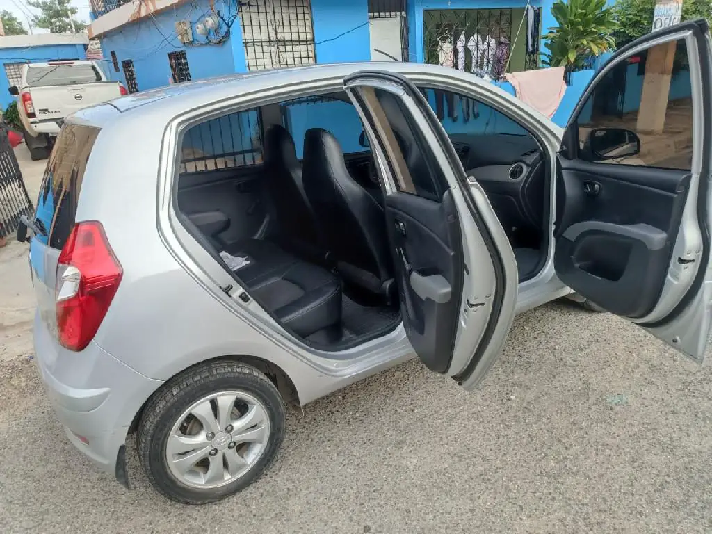 Hyundai i10 2014 Foto 7238294-7.jpg