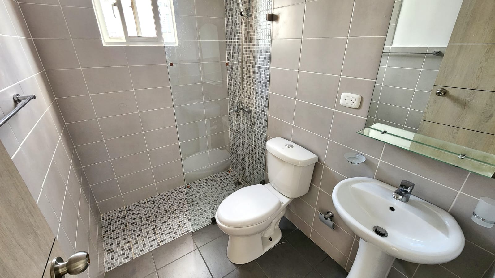Apartamento en venta en moderna torre de la jacobo majluta piso 6 con  Foto 7240174-8.jpg