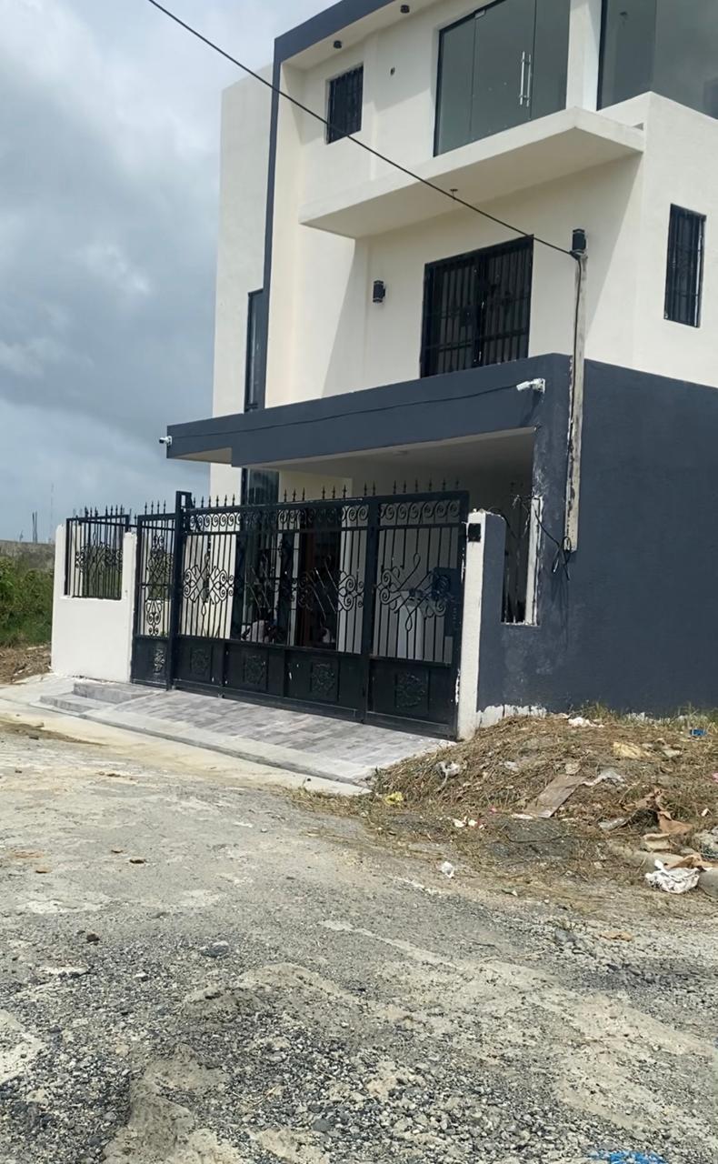 solares en un residencial pivado cercano al metro Foto 7242428-2.jpg