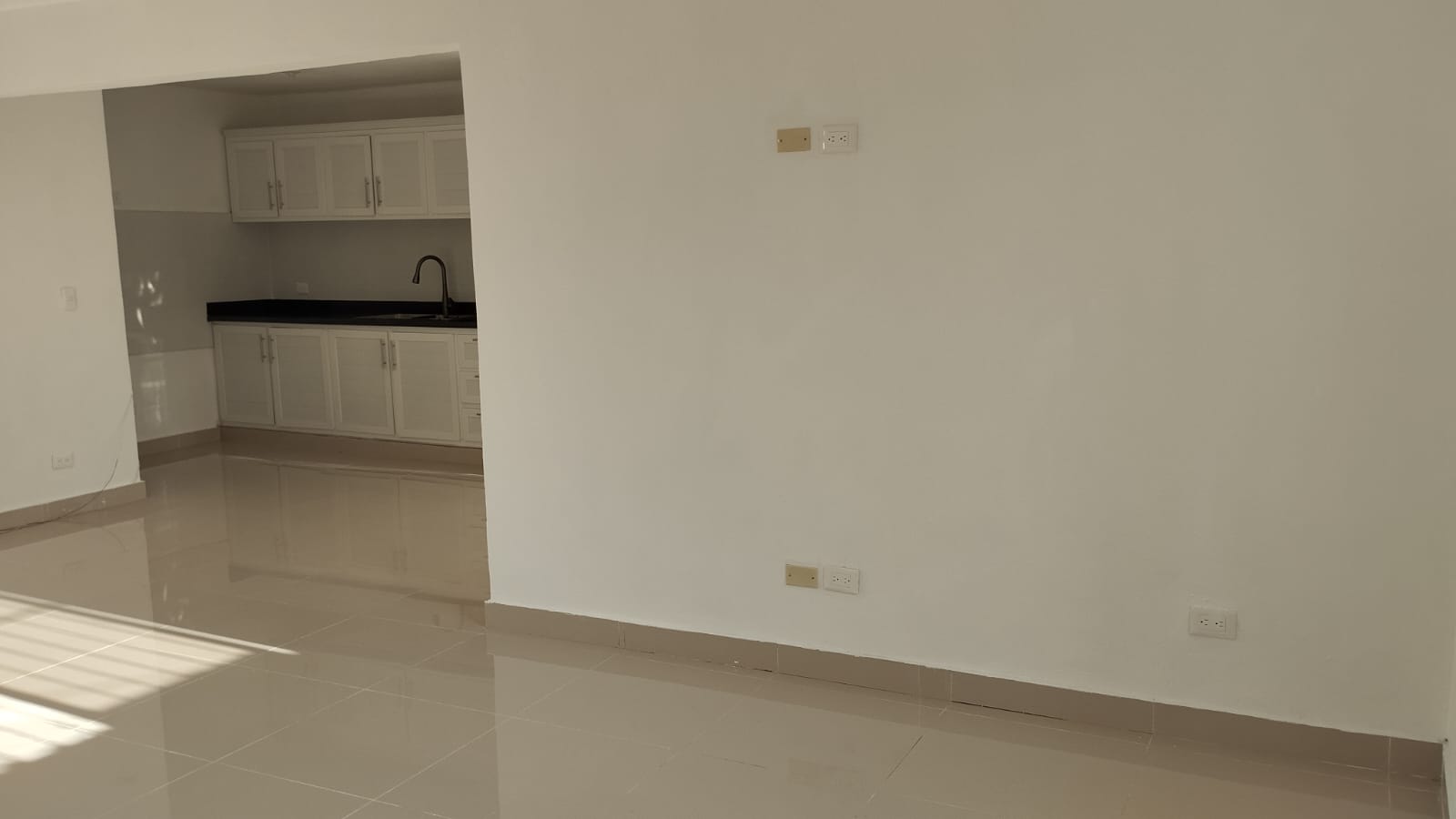 Se alquila apartamento  Sto. Dgo Este Sector la Esperanza frente a Jum Foto 7244494-2.jpg