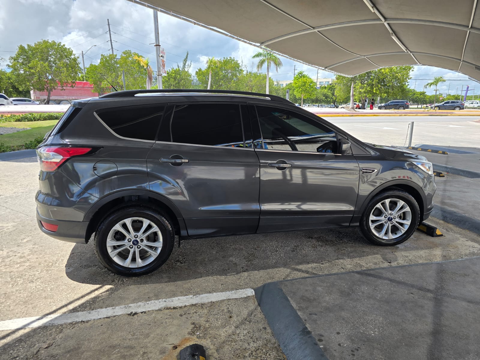 FORD ESCAPE 2018 Foto 7245231-10.jpg