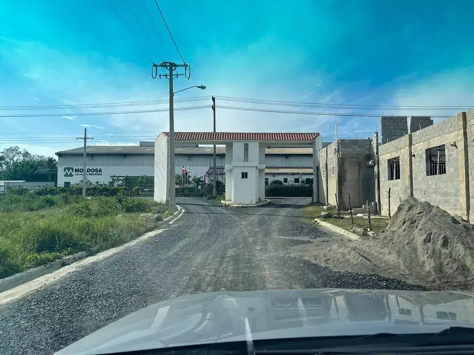 SOLARES CON TODOS LOS SERVICIOS LISTO PARA CONSTRUIR EN VILLA MELLA Foto 7245770-6.jpg