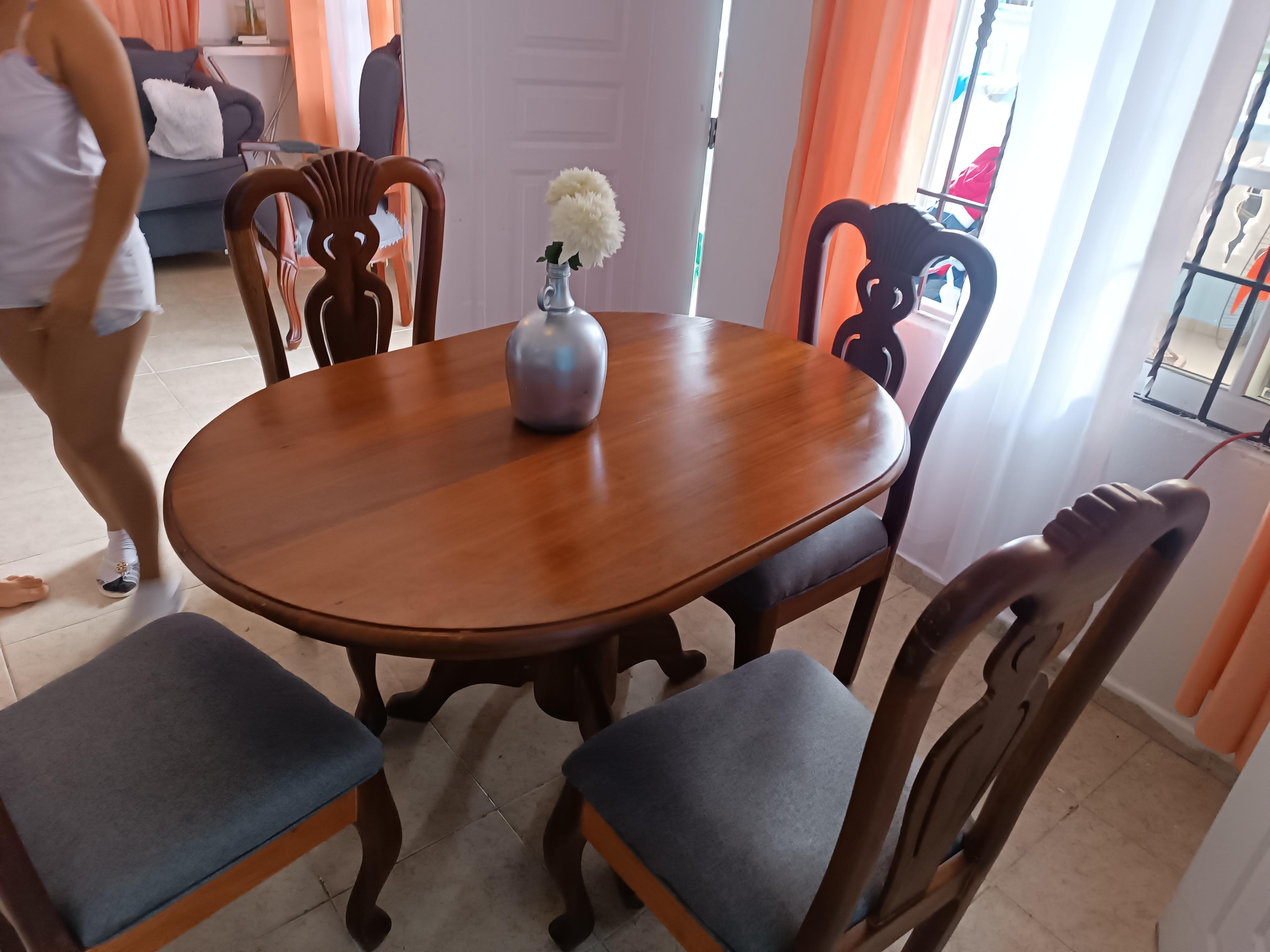 Juego de comedor 4 silla caoba Foto 7259691-3.jpg