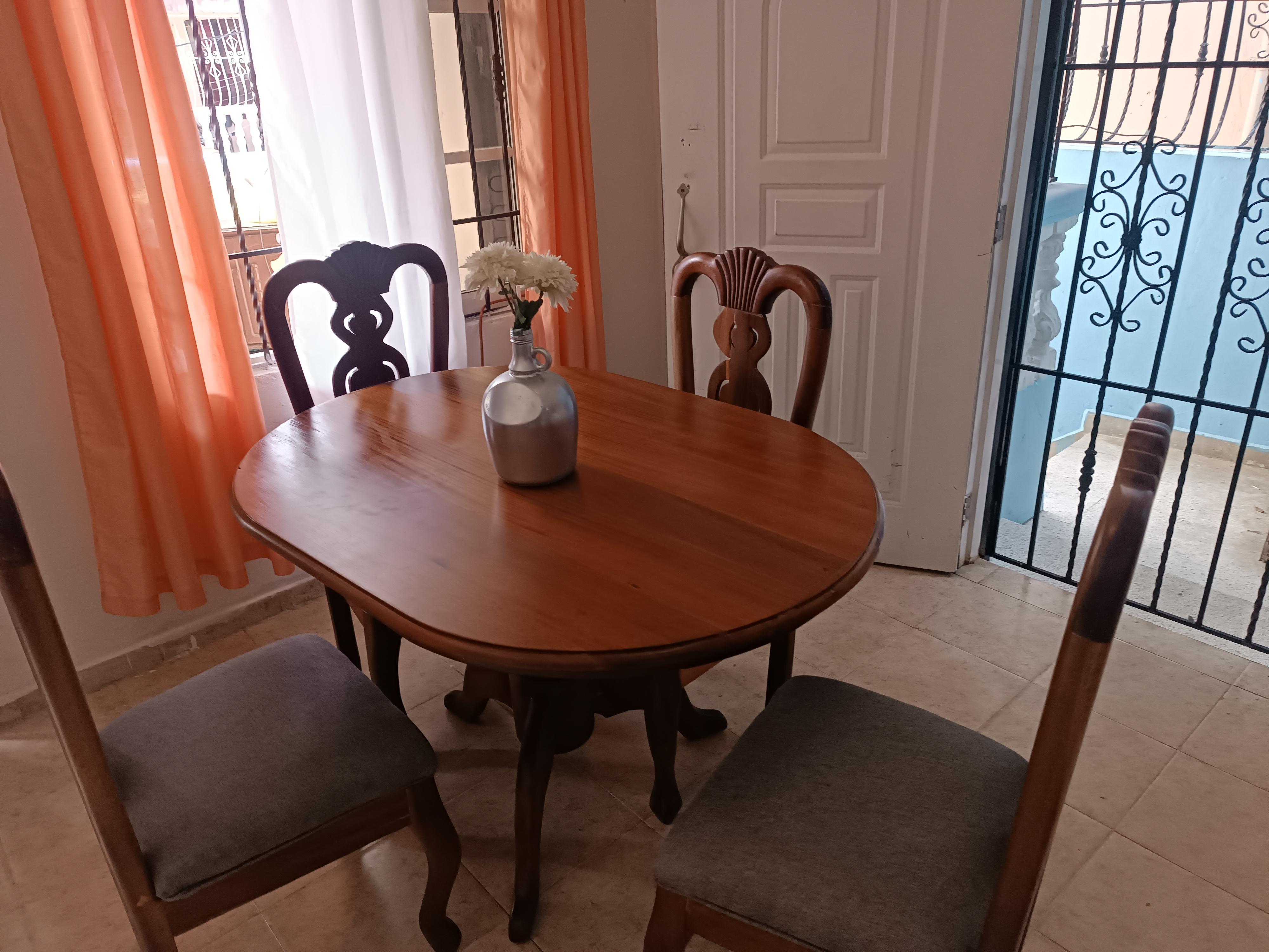 Juego de comedor 4 silla caoba Foto 7259691-4.jpg