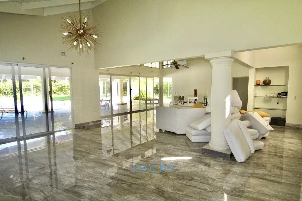 Jochy Real Estate vende villa en Casa de Campo La Romana R.D Foto 7264469-3.jpg