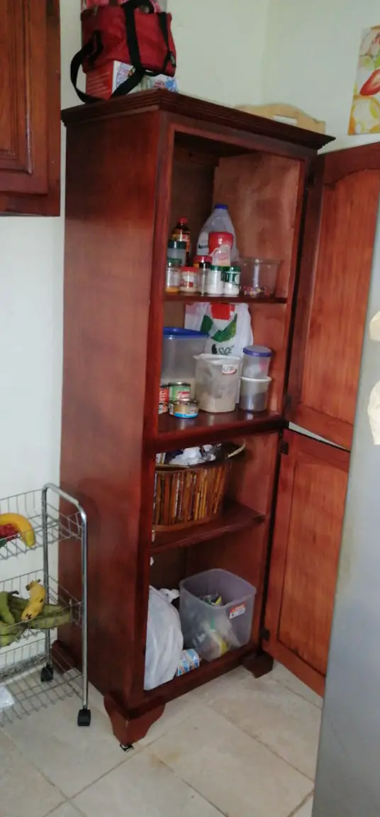 Despensa de madera para almacenar todo con estilo y funcionalidad  Foto 7266899-1.jpg