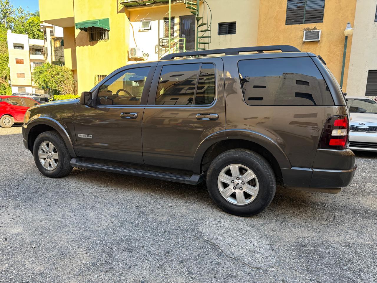 Vendo Ford Explorer 2008 en excelentes condiciones Foto 7270014-2.jpg