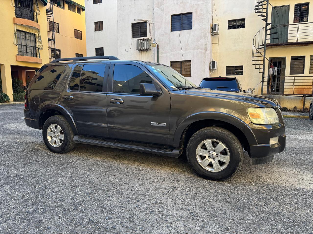 Vendo Ford Explorer 2008 en excelentes condiciones Foto 7270014-4.jpg