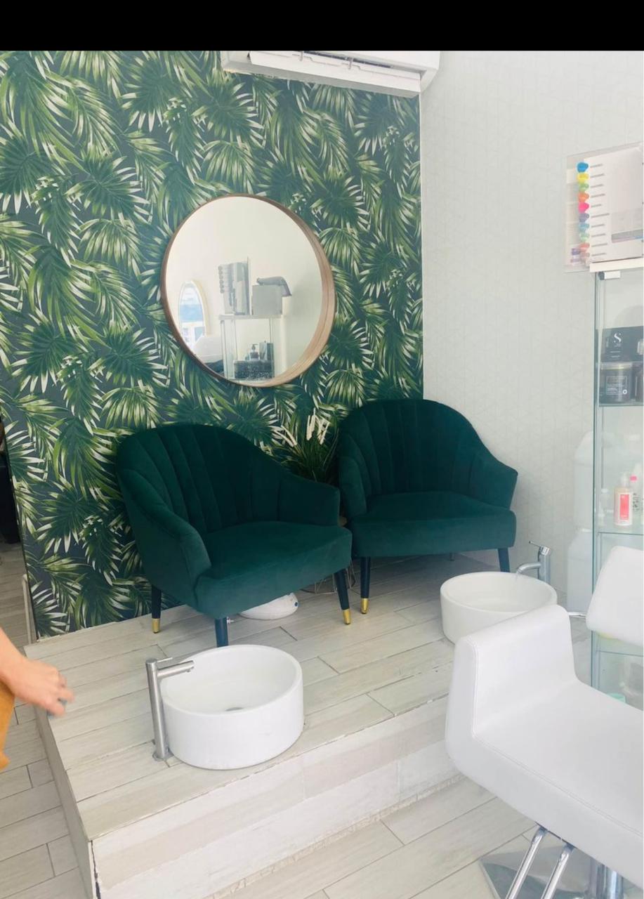 Vendo Punto Comercial Salón de Belleza Totalmente Amueblado Foto 7271489-10.jpg