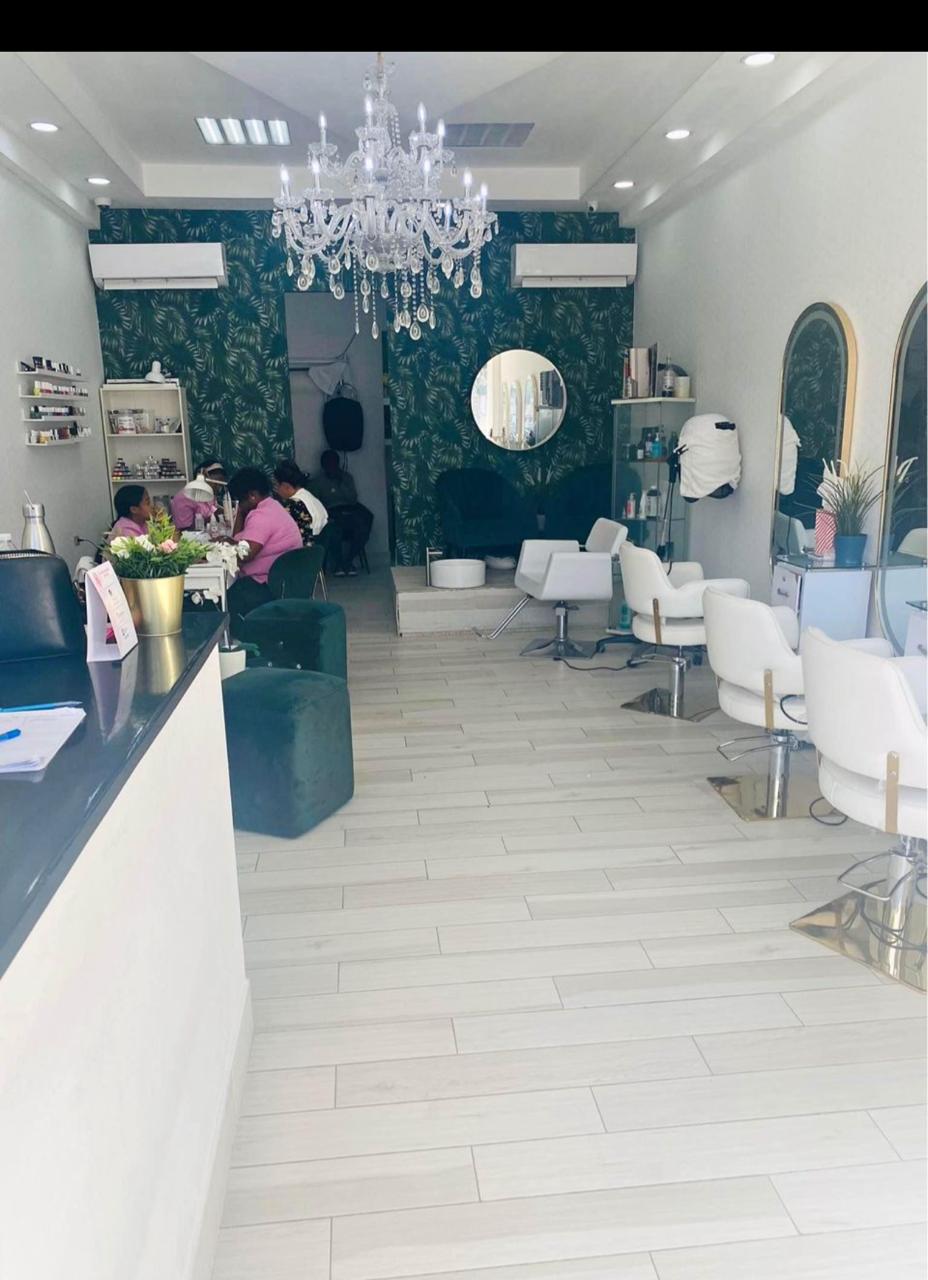 Vendo Punto Comercial Salón de Belleza Totalmente Amueblado Foto 7271489-4.jpg