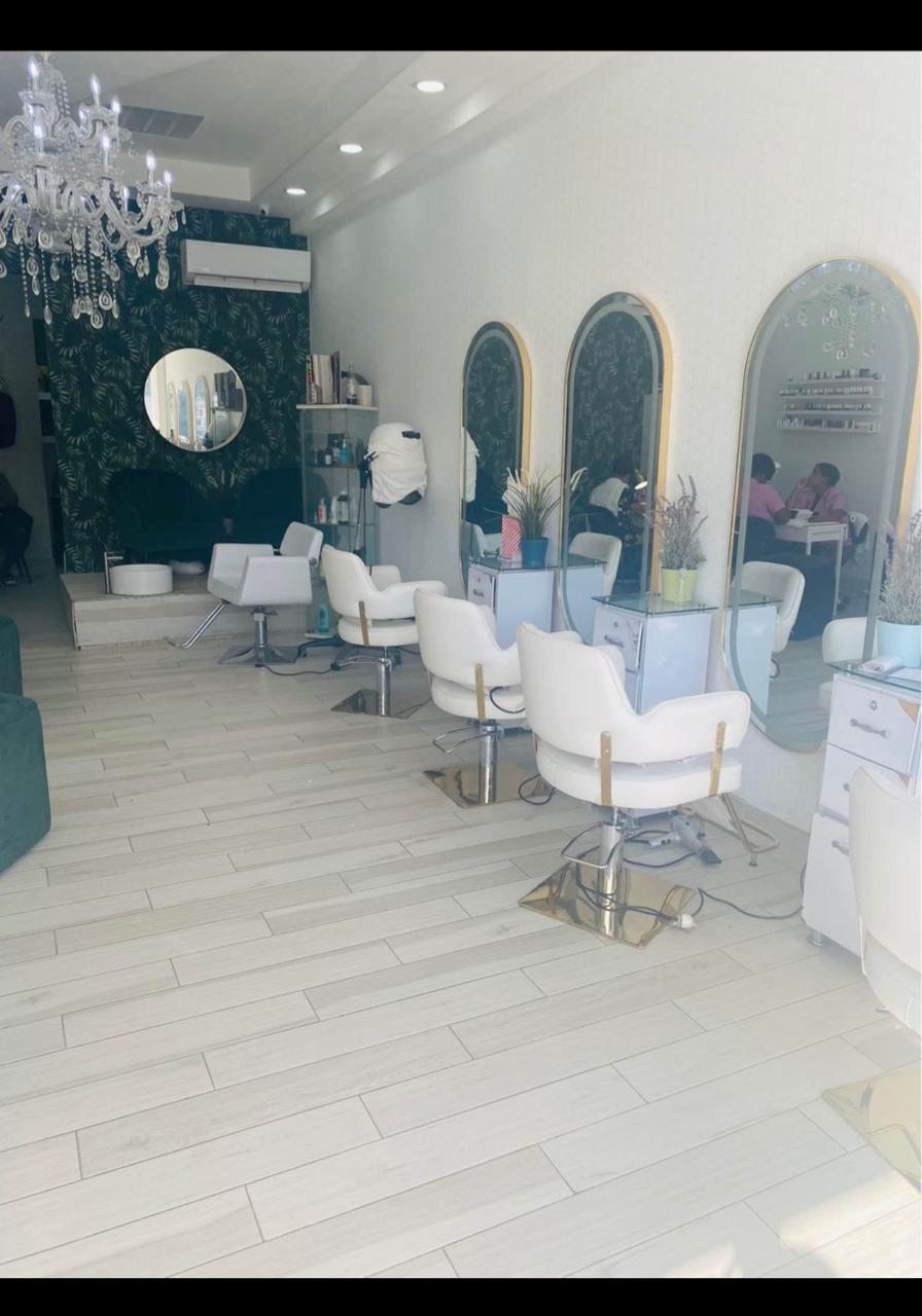 Vendo Punto Comercial Salón de Belleza Totalmente Amueblado Foto 7271489-6.jpg