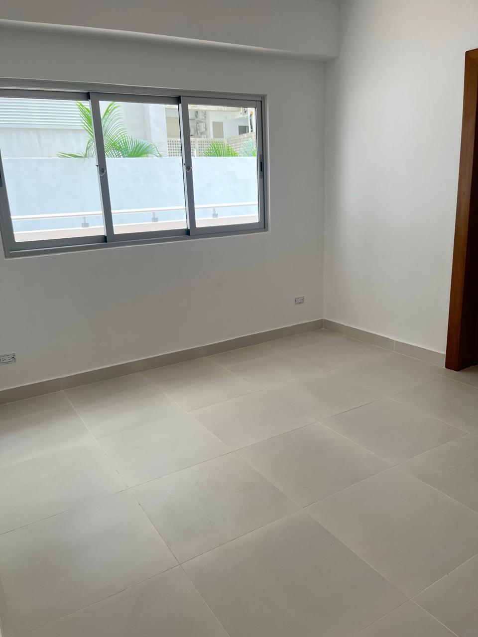 Alquilo apartamento en Naco 1hab 1.5 baños parqueo 2do piso Foto 7275025-13.jpg
