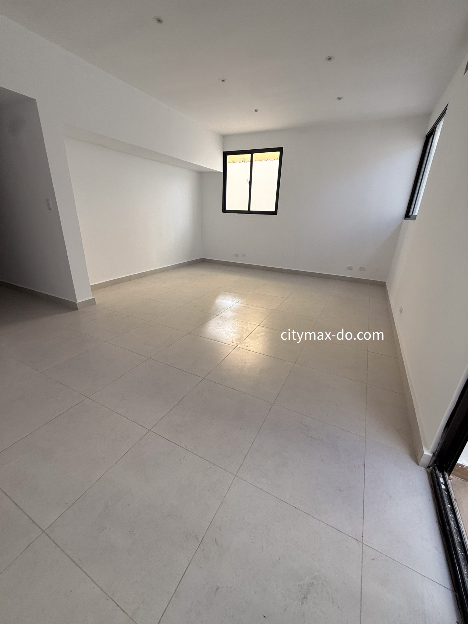 Se Renta Local Comercial de 126 metros en la Calle Desiderio Arias  Foto 7275036-2.jpg