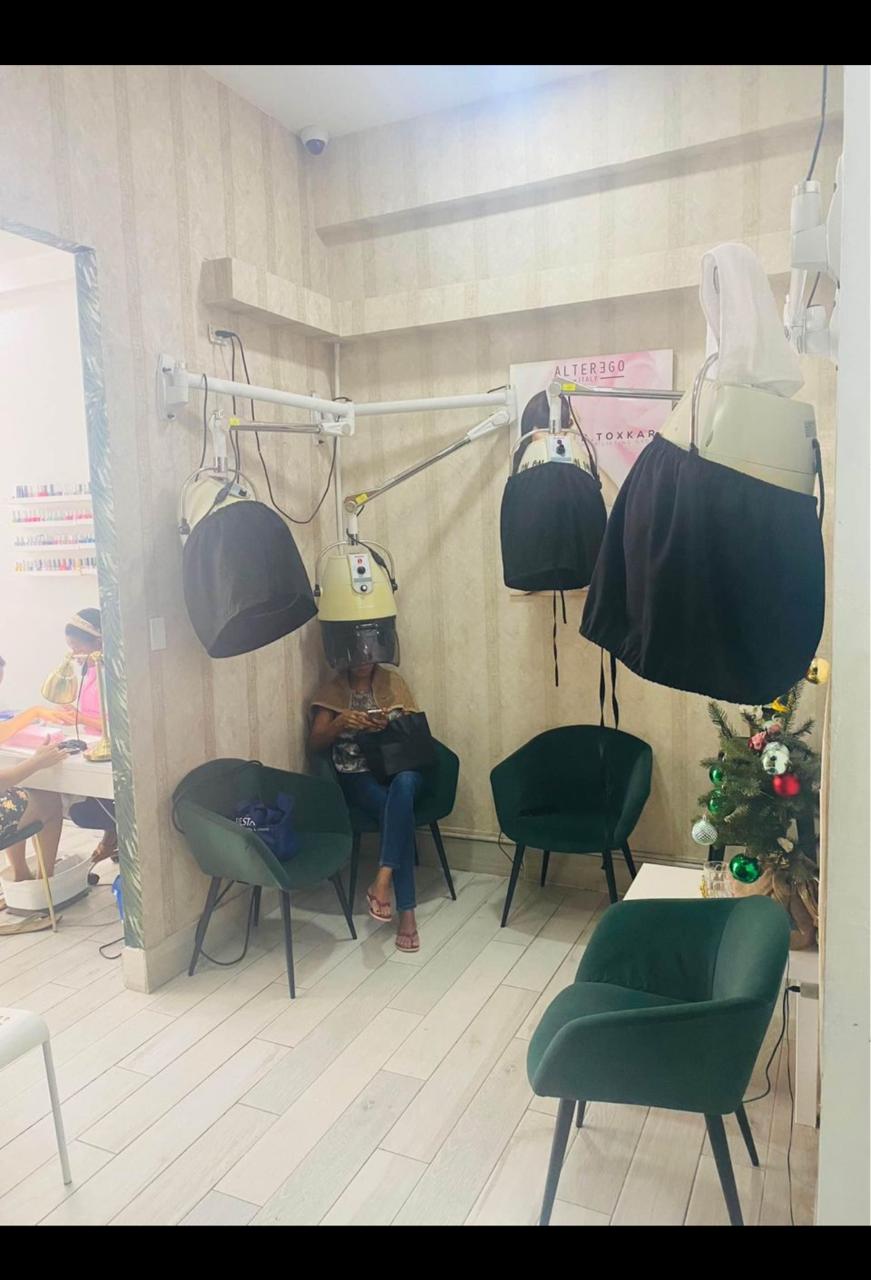 Vendo Punto Comercial Salón de Belleza Totalmente Amueblado Foto 7275222-8.jpg