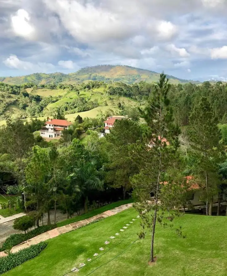 Villa Nueva a Estrenar en Venta en Jarabacoa con Vista a las Montañas Foto 7275286-6.jpg
