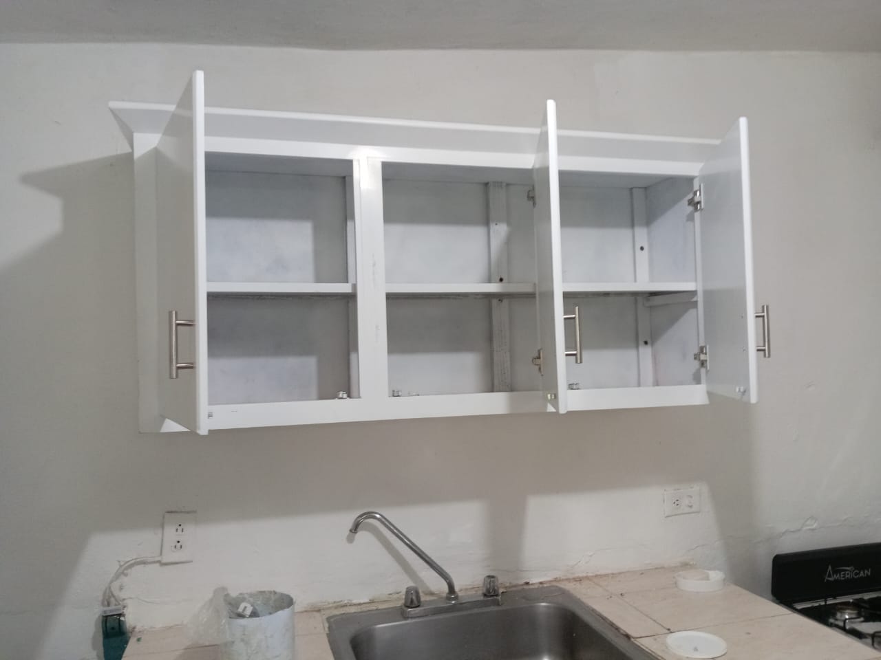Gabinete blanco pequeño de cocina  Foto 7275314-2.jpg