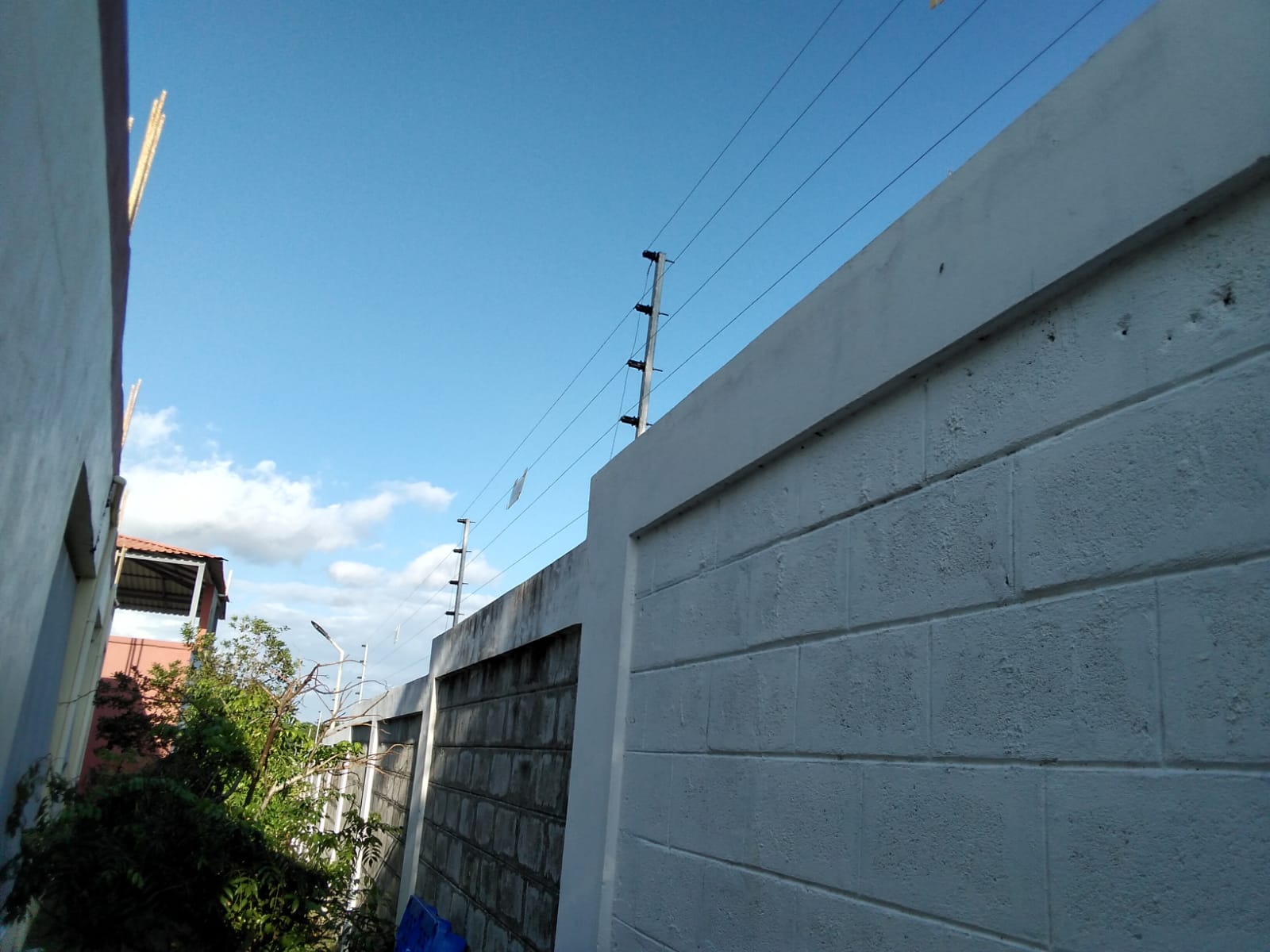 Instalación de cercos eléctricos para el cuidado de su hogar o negocio Foto 7275408-3.jpg