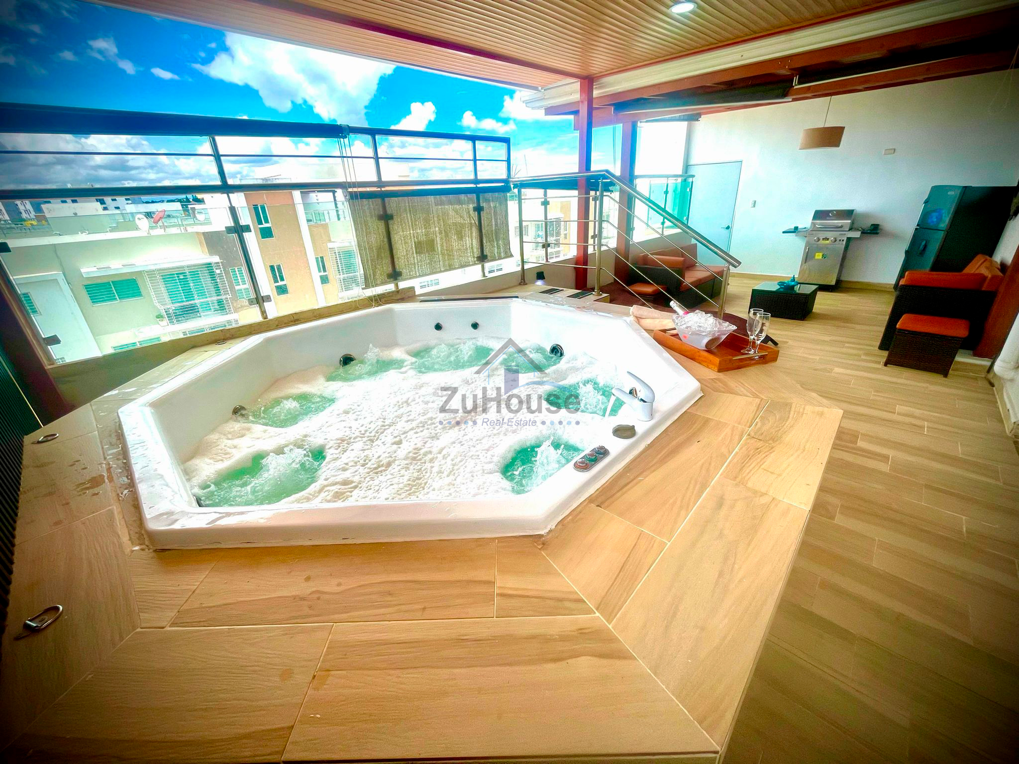 Penthouse Amueblado 3 Habitaciones/3 Baños/Terraza/BBQ y Jacuzzi en Re Foto 7275578-2.jpg