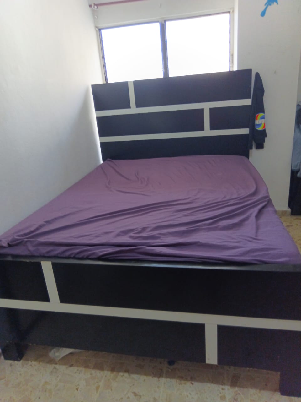 CAMA CON GAVETERO Y MESA DE NOCHE Foto 7275939-5.jpg