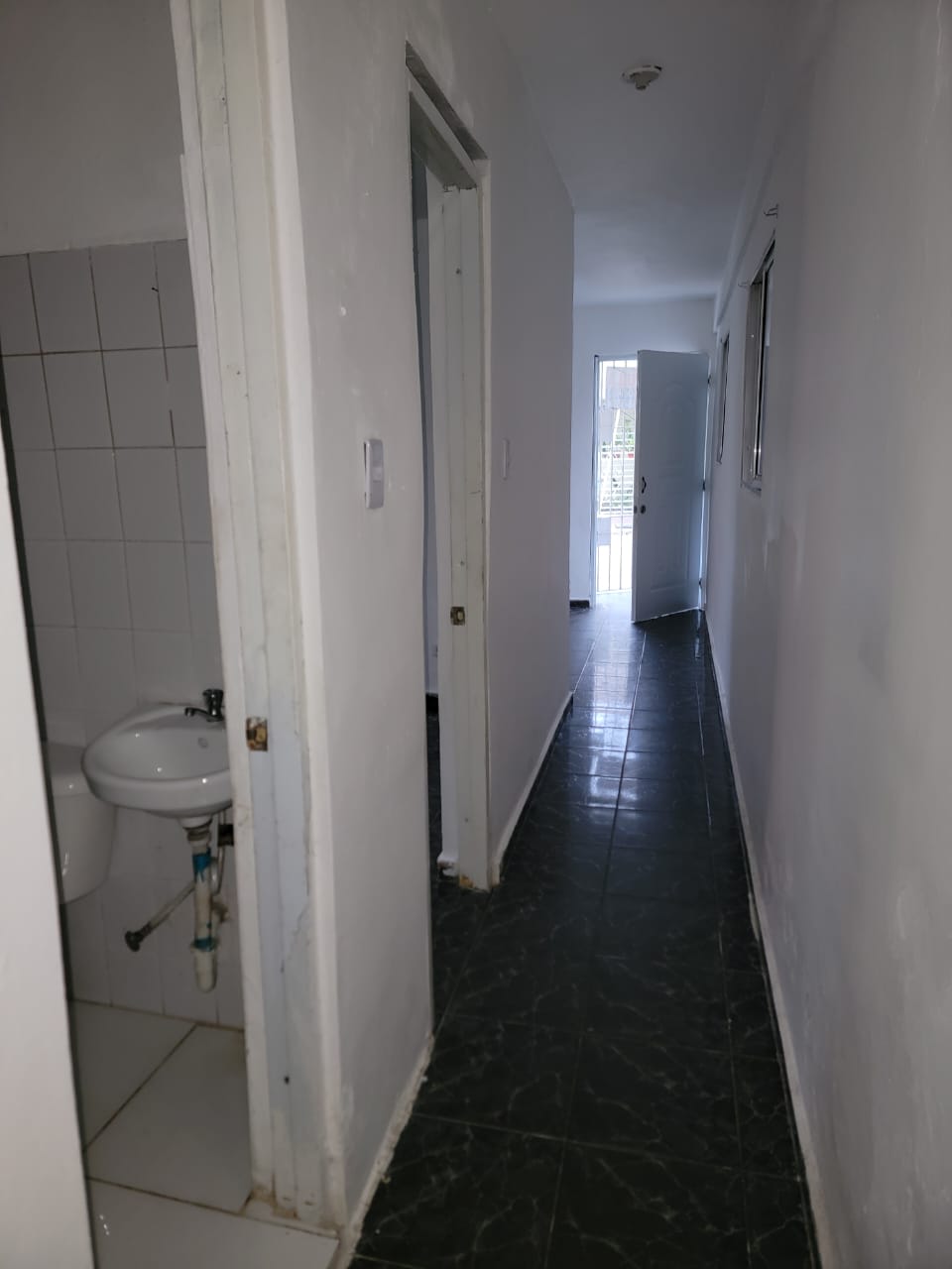 RENTO APART 1ER. PISO 2 HABITACIONES BALCON...STO.DGO.ESTE. RD12 MIL Foto 7275948-4.jpg