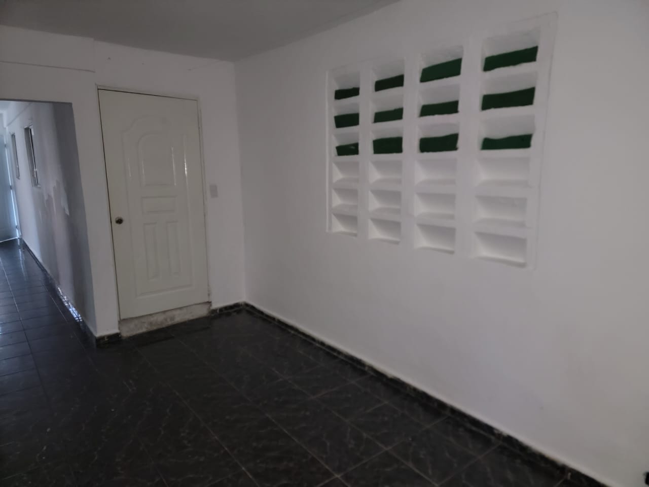 RENTO APART 1ER. PISO 2 HABITACIONES BALCON...STO.DGO.ESTE. RD12 MIL Foto 7275948-5.jpg
