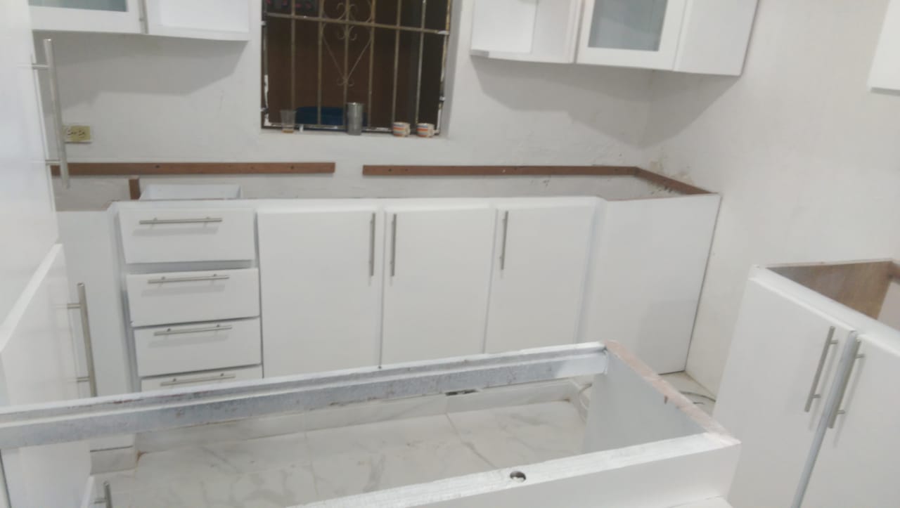 Fabricacion de gabinetes para cocina en madera  blanca Foto 7275992-1.jpg