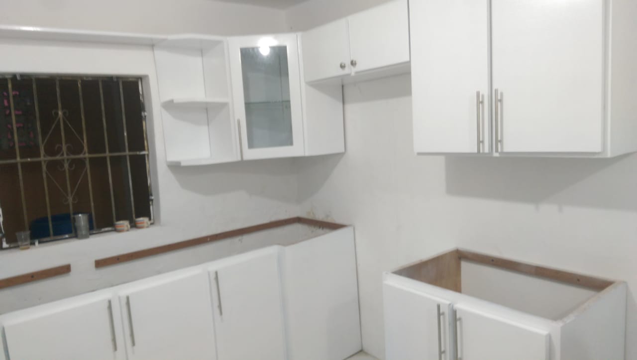 Fabricacion de gabinetes para cocina en madera  blanca Foto 7275992-2.jpg