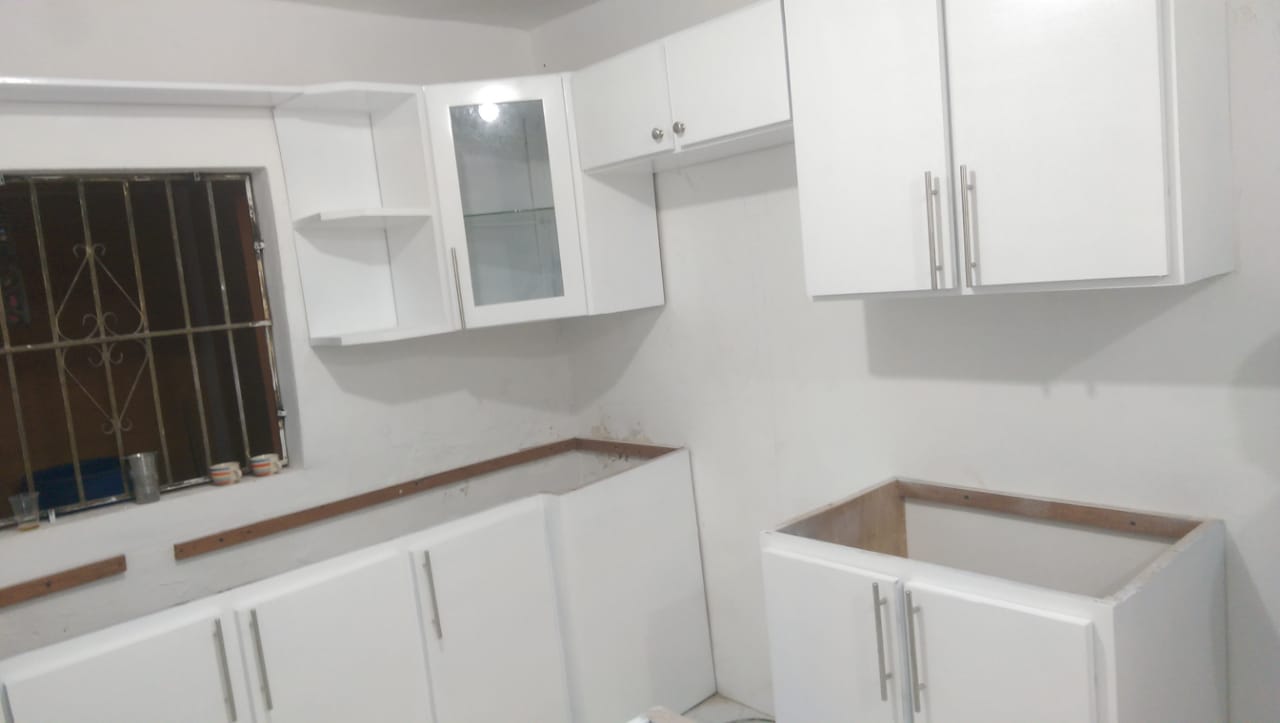 Fabricacion de gabinetes para cocina en madera  blanca Foto 7275992-3.jpg