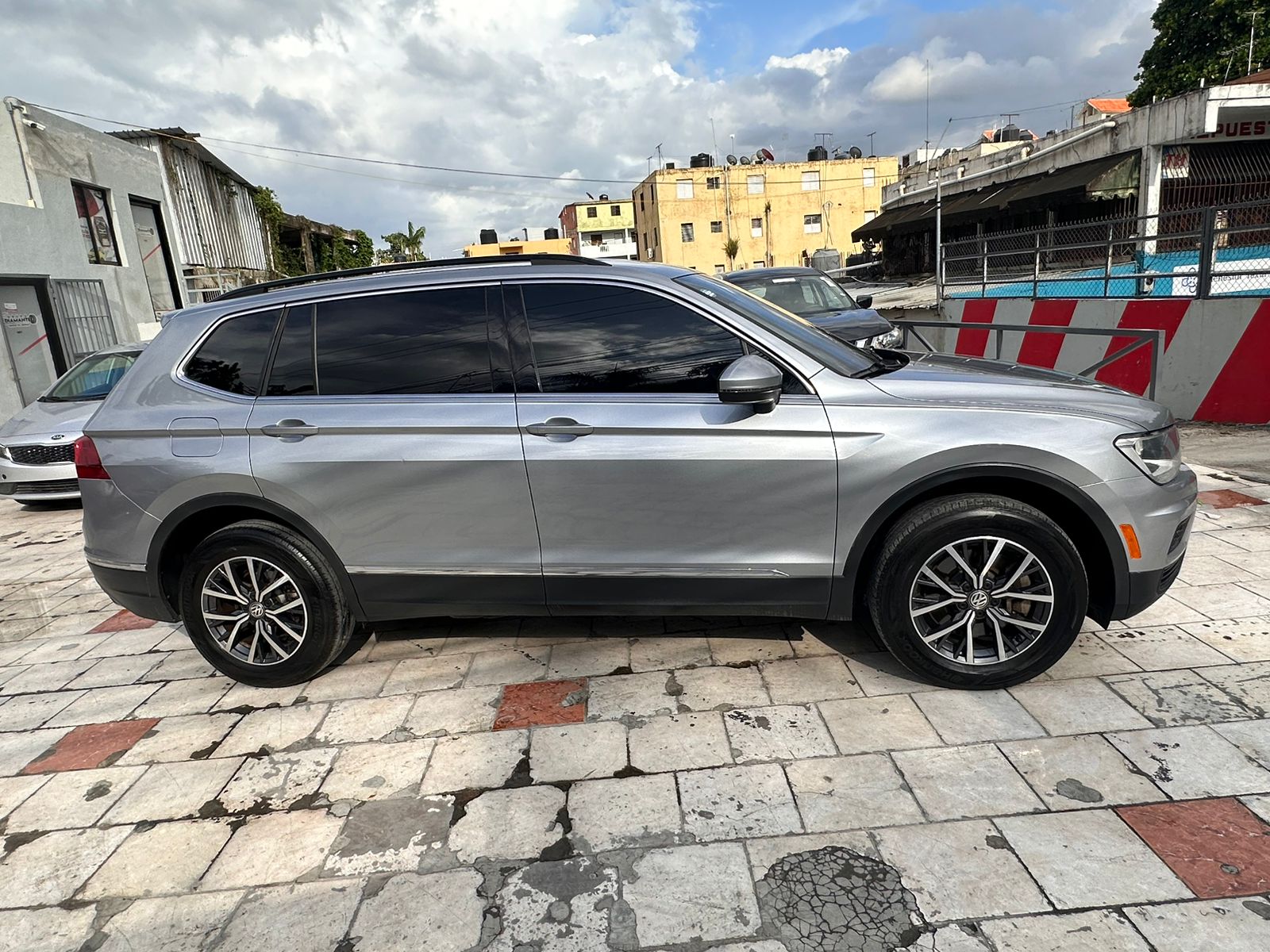 VOLKSWAGUER TIGUAN GRIS 2020 AMERICANO RECIEN IMPORTADO Foto 7276021-4.jpg