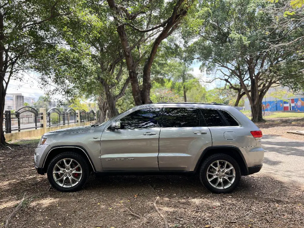 JEEP GRAND CHEROKE LAREDO 4X4  Foto 7276029-1.jpg