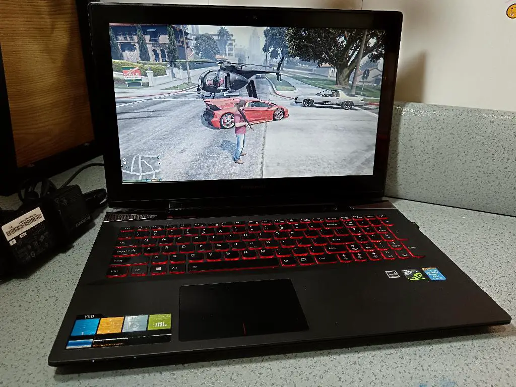 Laptop GAMER Lenovo Y50 i5-4200H 8GB 1000GB 2GB GeForce GTX 860M lumin Foto 7276534-2.jpg