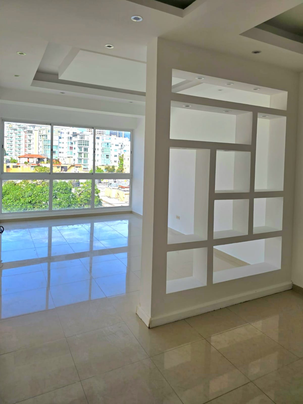 Apartamento de 4 Habitaciones en Venta en la Urbanización Real.  Foto 7276618-5.jpg