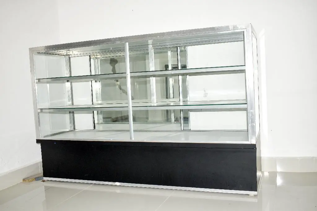 Vitrina de Vidrio y Aluminio con Base Negra – Ideal para Negocios Exhi Foto 7276924-1.jpg