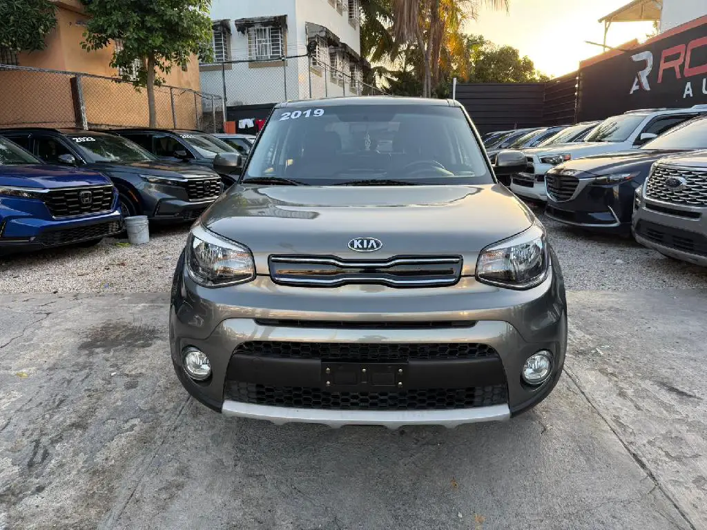 KIA SOUL LX 2019 GRIS RECIEN IMPORTADO Foto 7277265-2.jpg