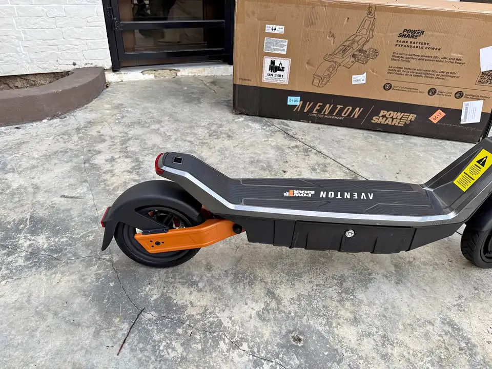 SCOOTER ELÉCTRICO AVENTON  Foto 7277299-4.jpg
