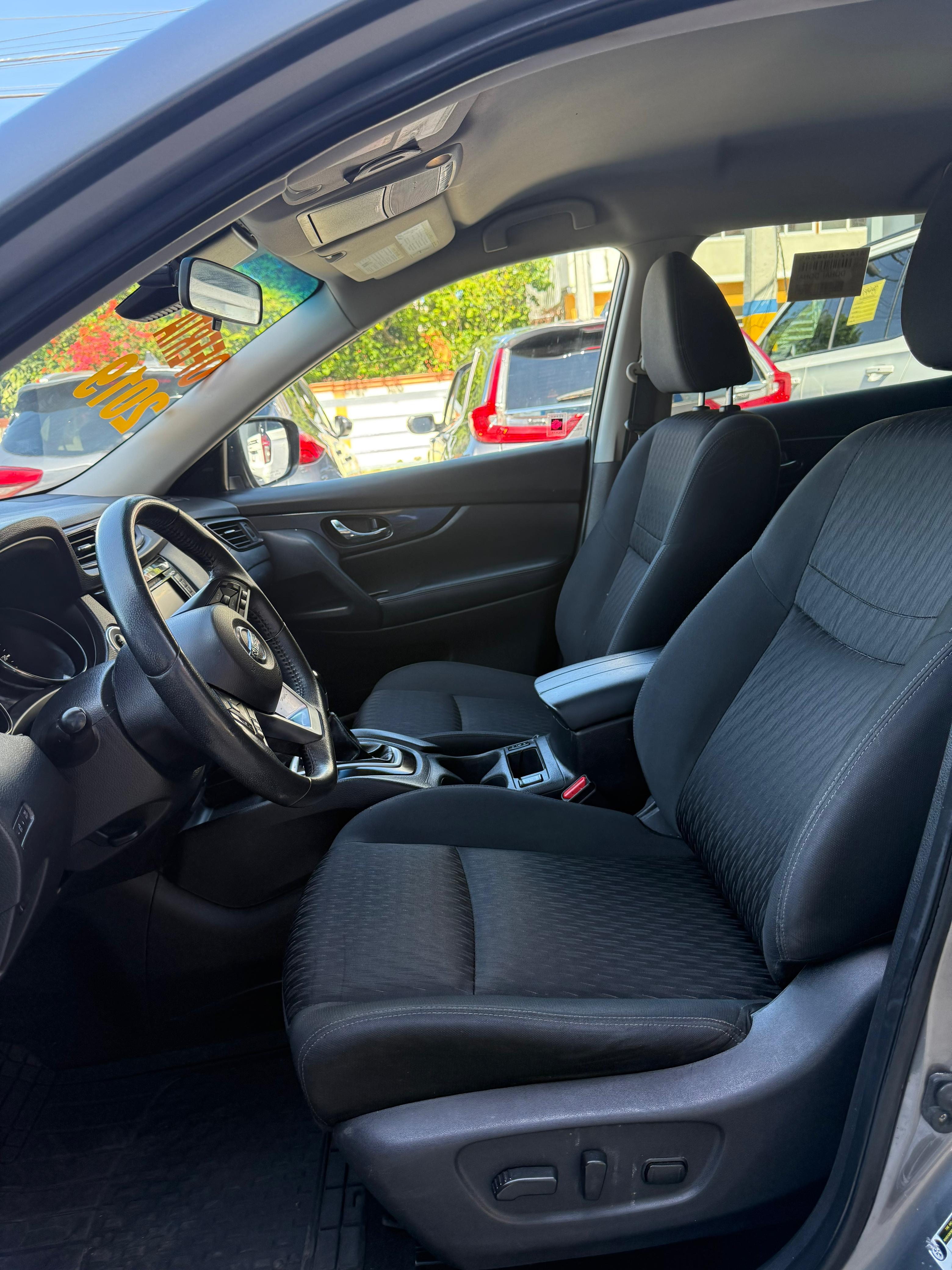 nissan rogue sv Foto 7277493-7.jpg