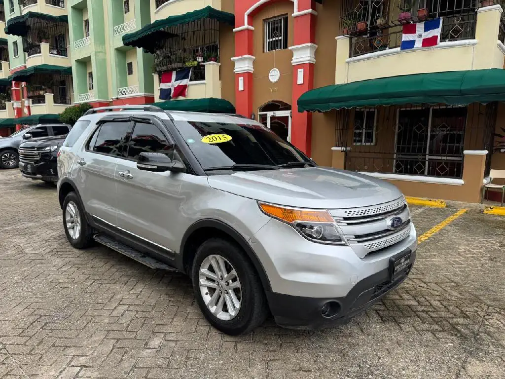 Ford Explorer XLT tres filas año 2015 Foto 7277503-1.jpg