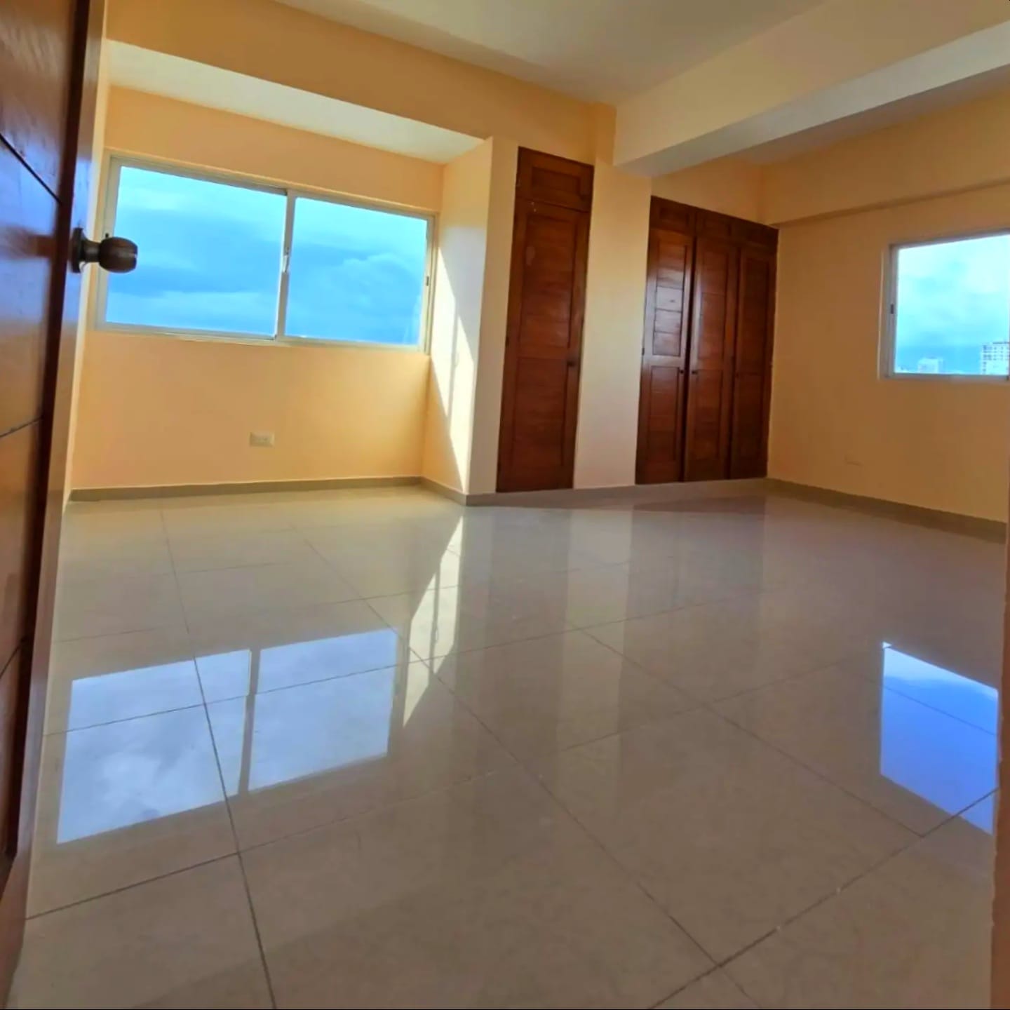Apartamento de 4 Habitaciones en Venta en la Urbanización Real.  Foto 7277788-2.jpg
