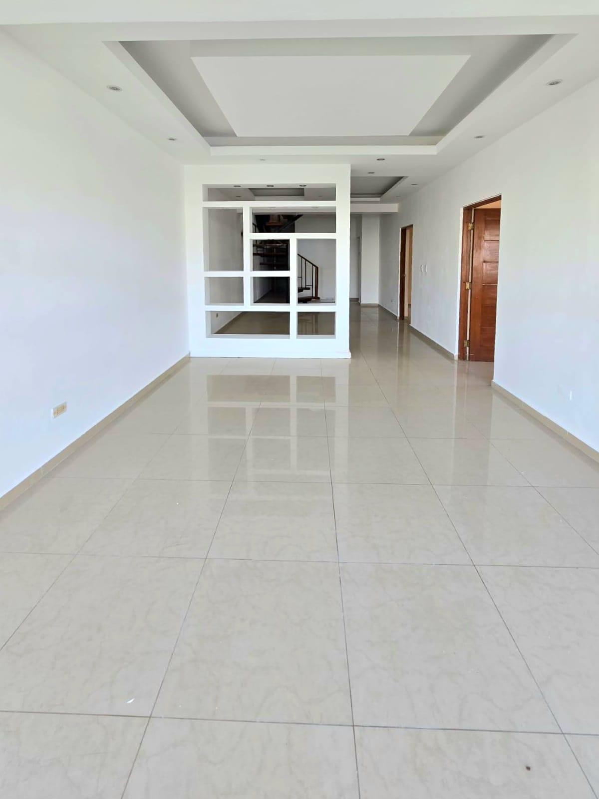 Apartamento de 4 Habitaciones en Venta en la Urbanización Real.  Foto 7277788-7.jpg