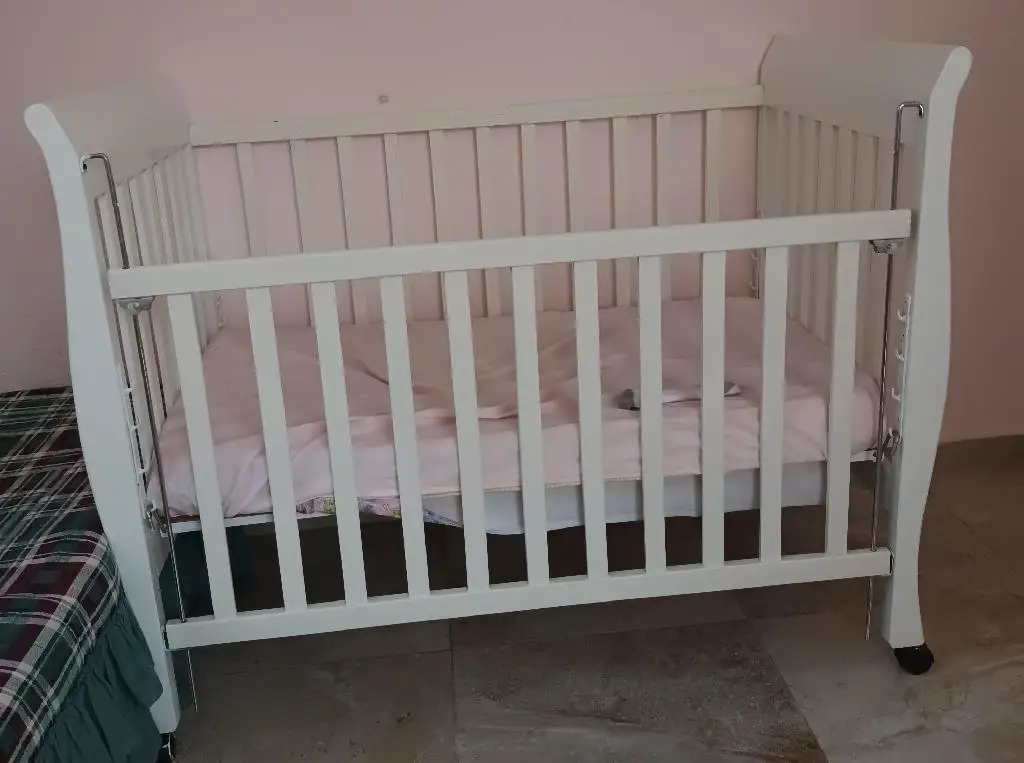 Cuna blanca en buenas condiciones  en Santo Domingo Este Foto 7277884-1.jpg